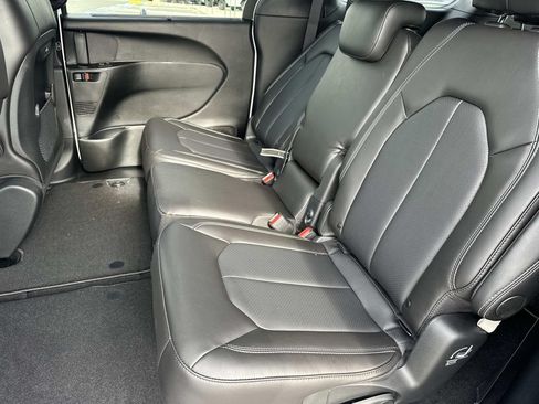 New 2026 Chrysler Pacifica Select FWD image 16
