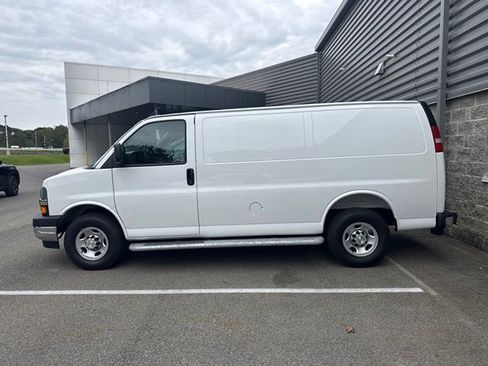 Used 2025 Chevrolet Express 2500 w/ Driver Convenience Package RWD image 4