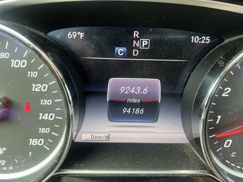 Used 2018 Mercedes-Benz E 400 4MATIC Sedan image 22