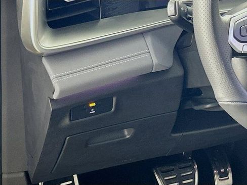 New 2026 Volkswagen Tiguan SE R-Line AWD/4WD image 10