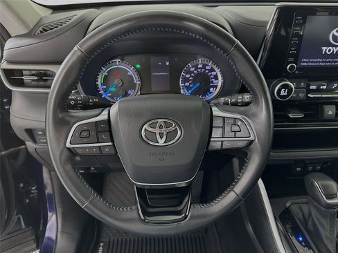 Certified 2021 Toyota Highlander LE image 17