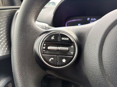 Used 2023 Kia Soul LX w/ LX Technology Package FWD image 16