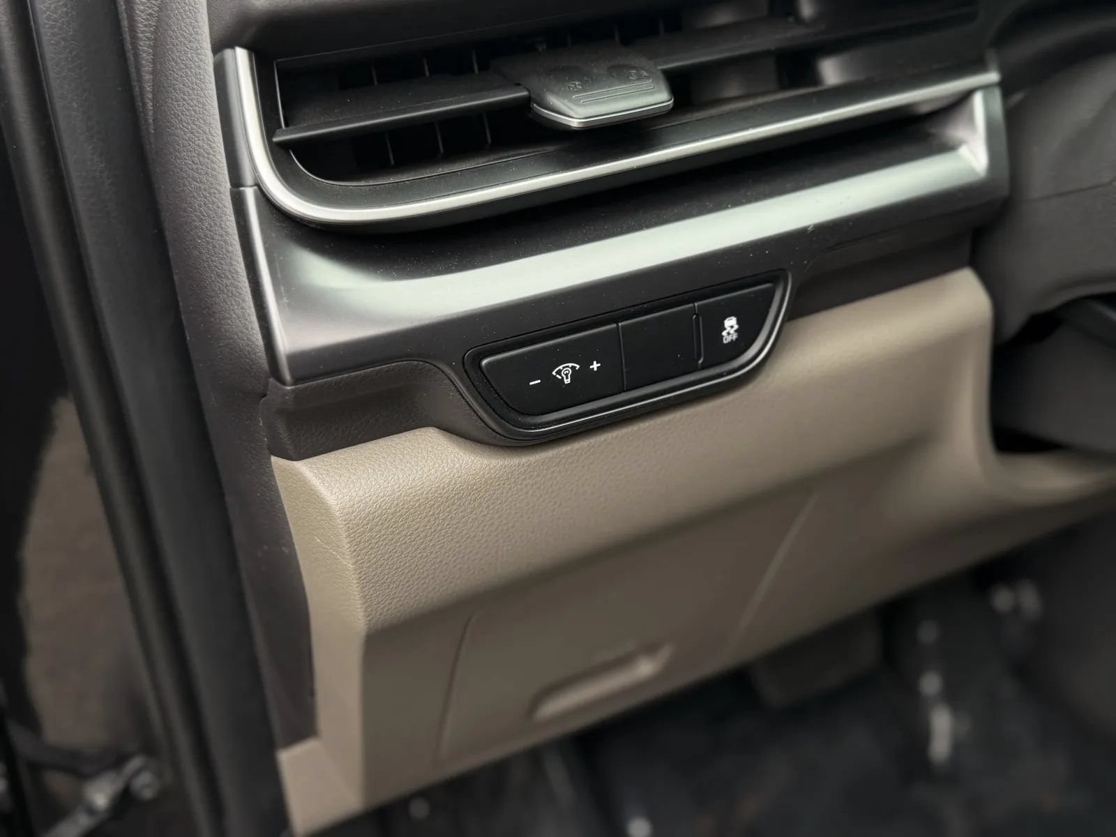 Used 2026 Kia Carnival FWD image 28