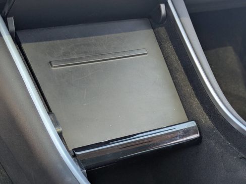 Used 2019 Tesla Model 3 Standard Range image 32