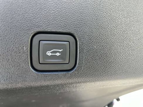 Used 2026 Chevrolet Traverse LT FWD image 11