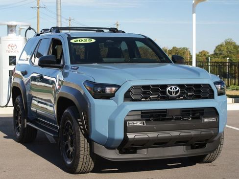 Used 2025 Toyota 4Runner TRD Off-Road Premium image 2