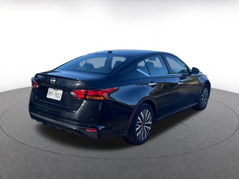 Used 2025 Nissan Altima 2.5 SV image 14
