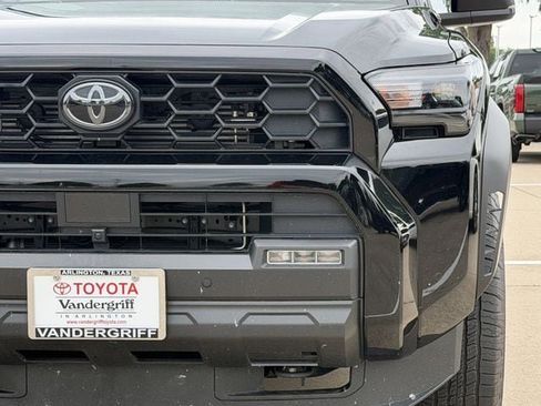 Certified 2025 Toyota 4Runner TRD Off-Road AWD/4WD image 8