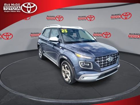 Used 2025 Hyundai Venue Limited FWD image 2