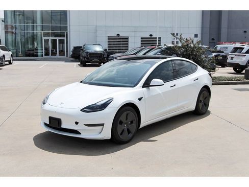 Used 2023 Tesla Model 3 Standard Range RWD image 3
