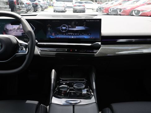 Used 2026 BMW 530i RWD image 27