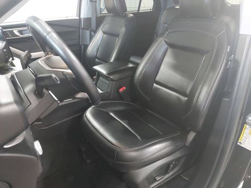 Used 2022 Ford Explorer XLT w/ Equipment Group 202A AWD/4WD image 16