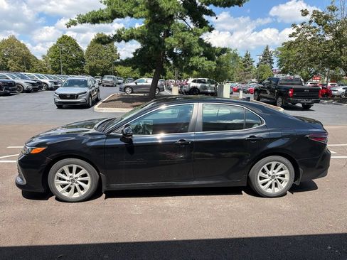 Used 2021 Toyota Camry LE w/ Convenience Package FWD image 10