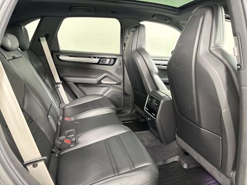 Certified 2023 Porsche Cayenne Platinum Edition AWD/4WD image 23