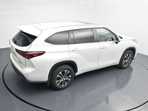 Used 2023 Toyota Highlander XLE AWD/4WD image 28