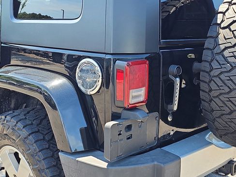 Used 2010 Jeep Wrangler Unlimited Sahara w/ Dual Top Group AWD/4WD image 34