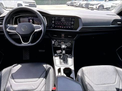 Certified 2022 Volkswagen Jetta SEL FWD image 3