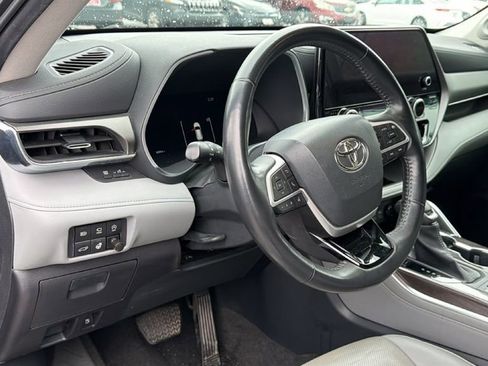 Used 2023 Toyota Highlander Limited AWD/4WD image 15