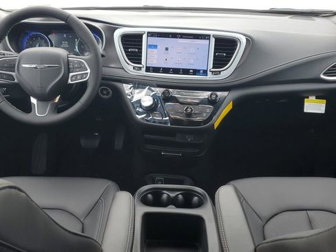 New 2026 Chrysler Pacifica Select image 11