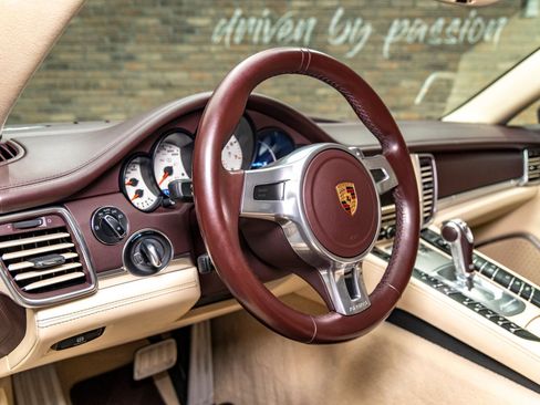 Used 2016 Porsche Panamera Turbo S image 39