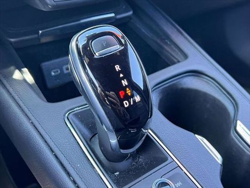 Used 2022 Cadillac XT4 Luxury w/ Cold Weather Package AWD/4WD image 34