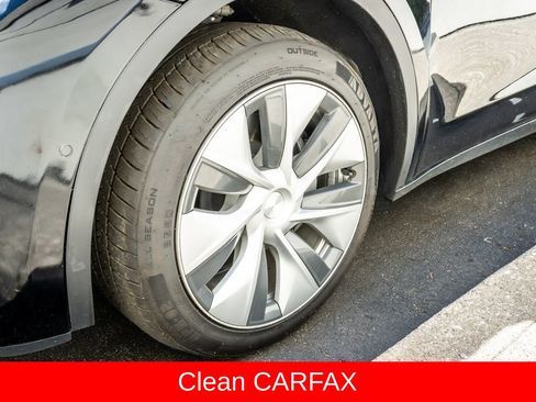 Used 2022 Tesla Model Y Long Range AWD/4WD image 11