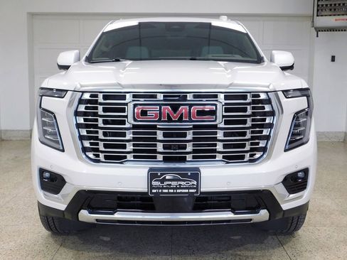 Used 2025 GMC Yukon XL Denali w/ Denali Reserve Package image 5