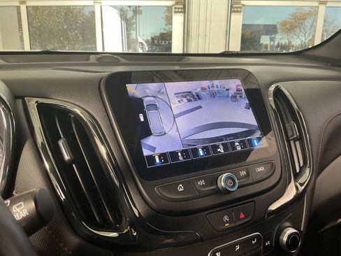 Used 2022 Chevrolet Equinox RS w/ RS Leather Package image 27