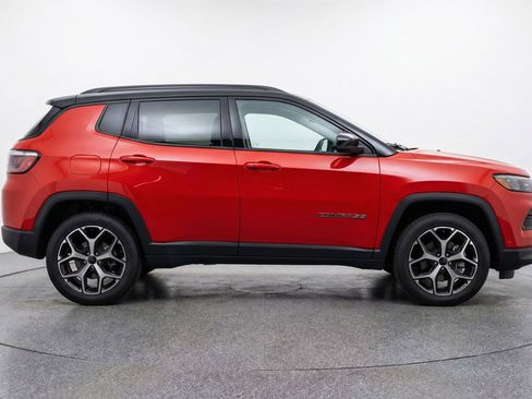 Used 2025 Jeep Compass Limited image 11