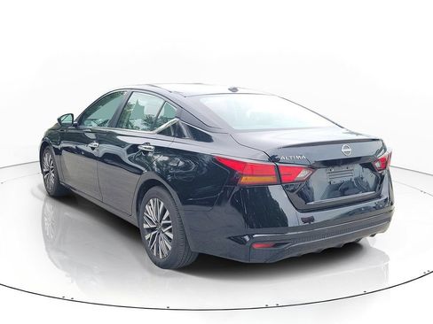 Used 2025 Nissan Altima 2.5 SV FWD image 3