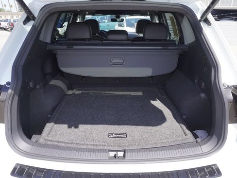 Used 2022 Volkswagen Tiguan SEL R-Line AWD/4WD image 8