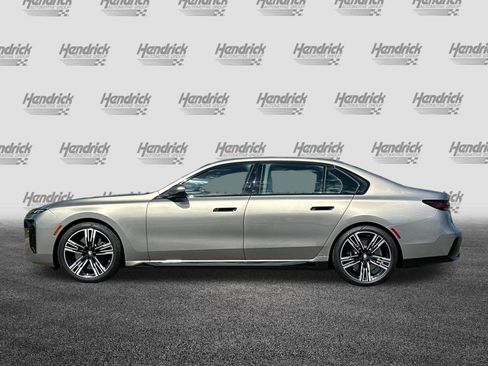 Used 2025 BMW 740i w/ Premium Package image 8