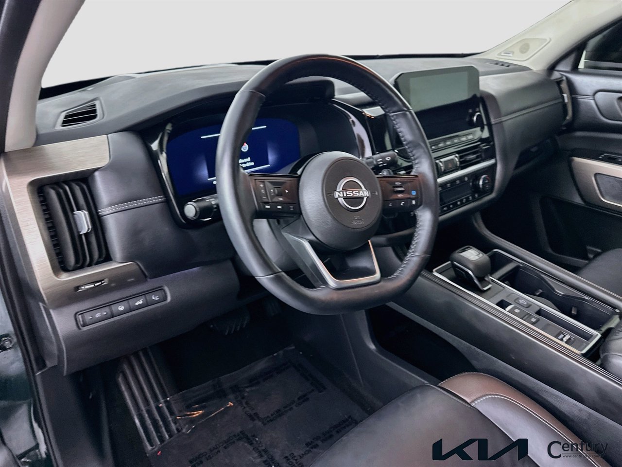 Used 2024 Nissan Pathfinder Platinum w/ Black Appearance Package FWD image 9