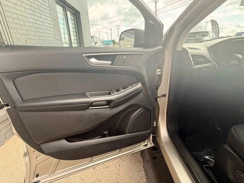 Used 2017 Ford Edge SE AWD/4WD image 10