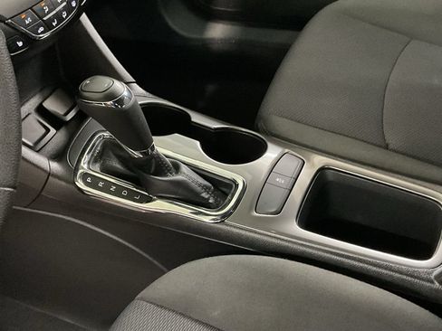 Used 2017 Chevrolet Cruze LT w/ Sun And Sound Package FWD image 18