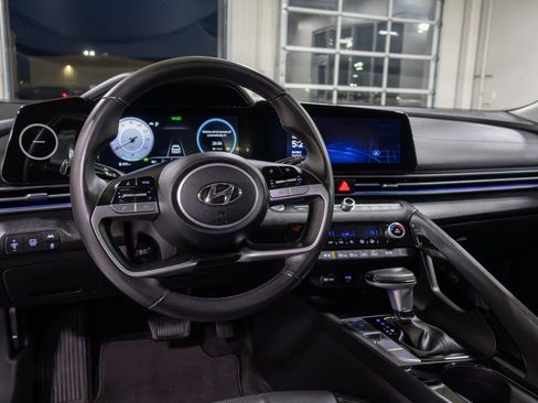 Certified 2022 Hyundai Elantra Limited w/ Cargo Package image 16