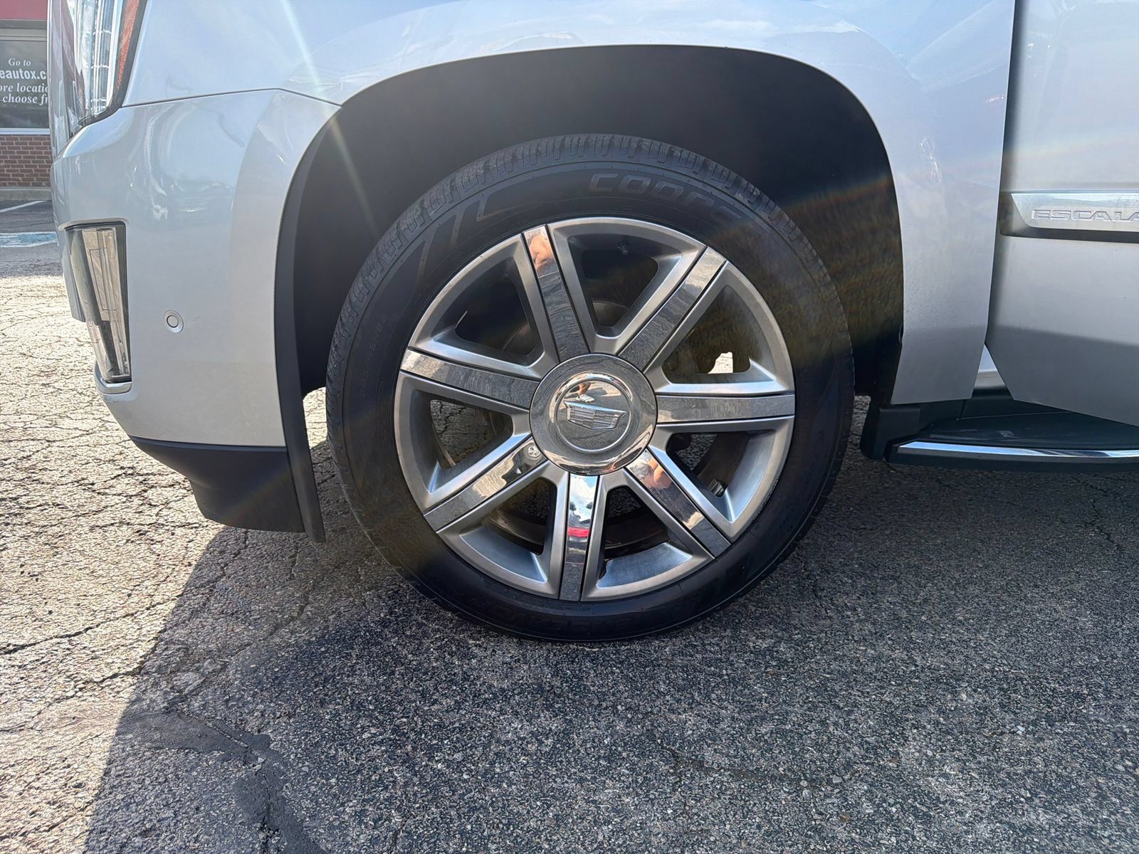 Used 2020 Cadillac Escalade Luxury AWD/4WD image 30