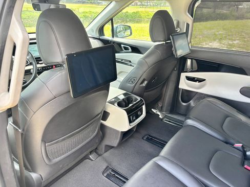 Used 2023 Kia Carnival SX FWD image 32