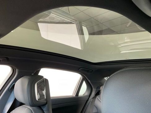 Used 2024 BMW i7 eDrive50 image 44