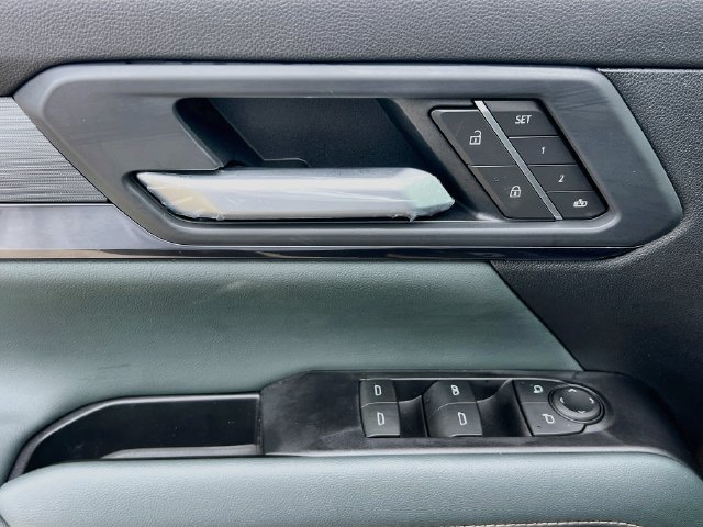 New 2027 GMC Terrain AT4 w/ Convenience Package III AWD/4WD image 13