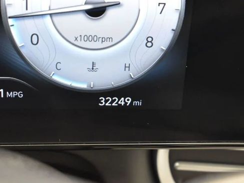 Used 2025 Hyundai Elantra Limited image 29