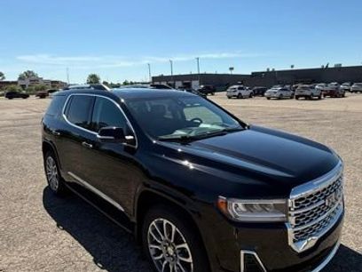 Used 2023 GMC Acadia SLT w/ Preferred Package
