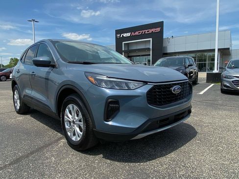 Used 2023 Ford Escape Active w/ Tech Pack #2 AWD/4WD image 2