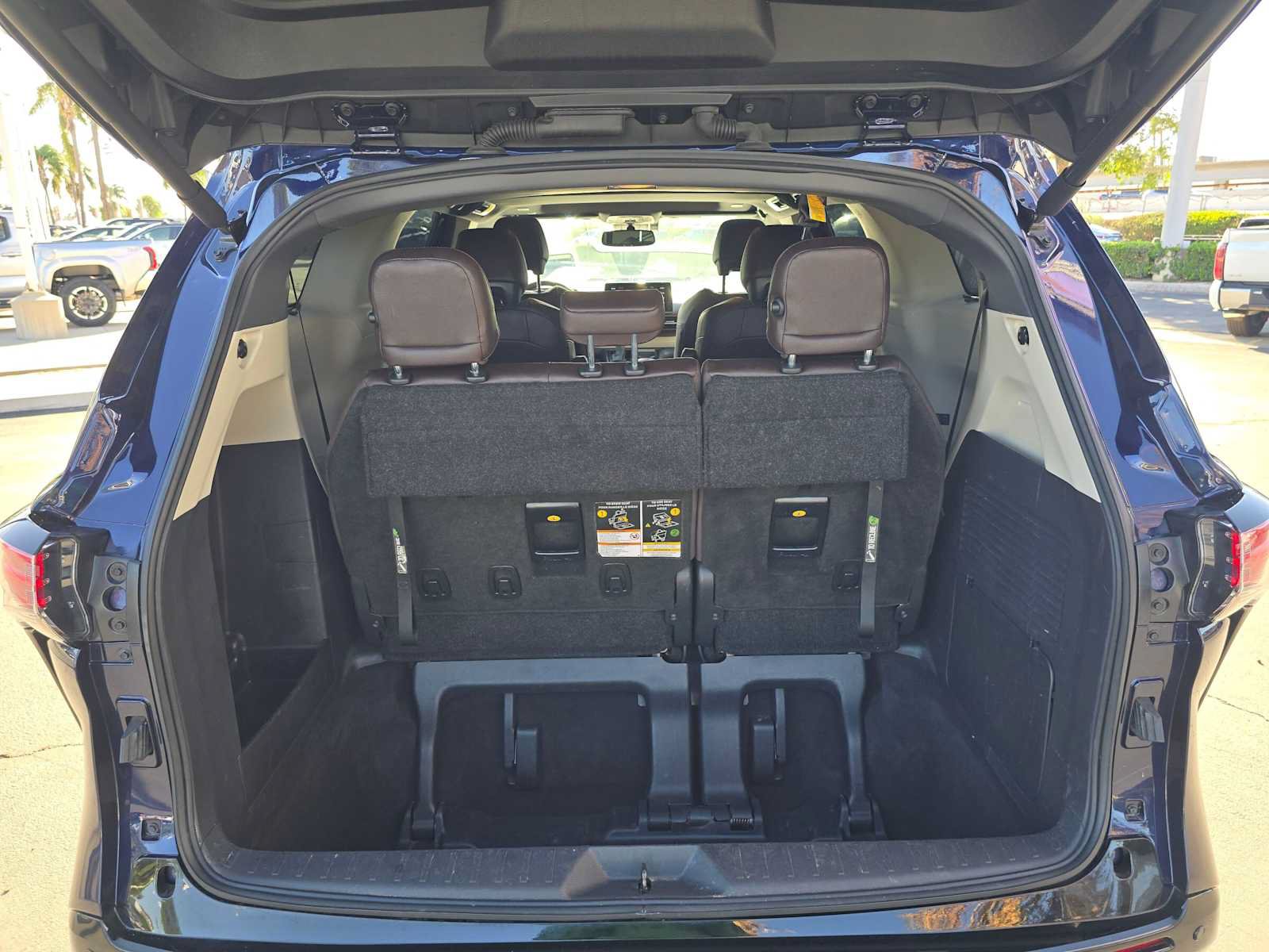 Used 2023 Toyota Sienna Platinum FWD image 16