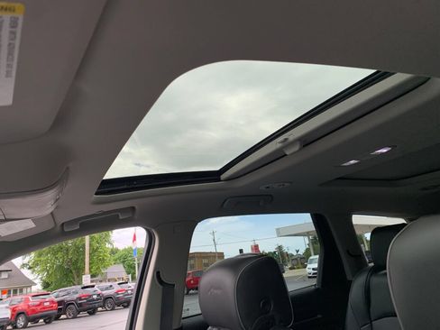 Used 2019 Buick Enclave Avenir w/ Avenir Technology Package AWD/4WD image 23