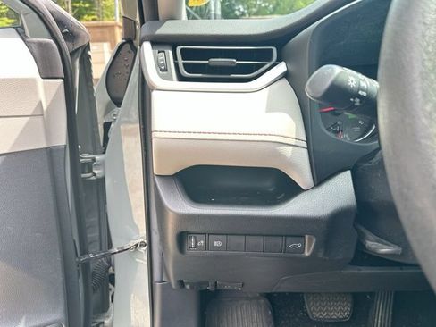 Used 2020 Toyota RAV4 XLE w/ Convenience Package AWD/4WD image 20
