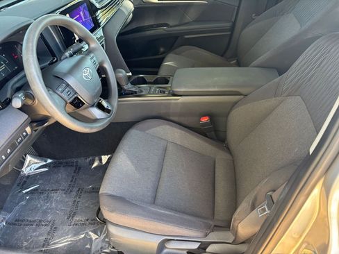 Used 2025 Toyota Camry LE image 27