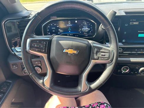 Used 2023 Chevrolet Silverado 1500 LT AWD/4WD image 19