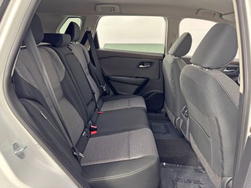 Used 2023 Nissan Rogue SV FWD image 34