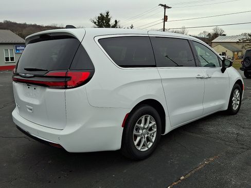 New 2026 Chrysler Pacifica Select image 6